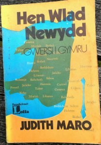 cover of book entitled Hen Wlad Newydd