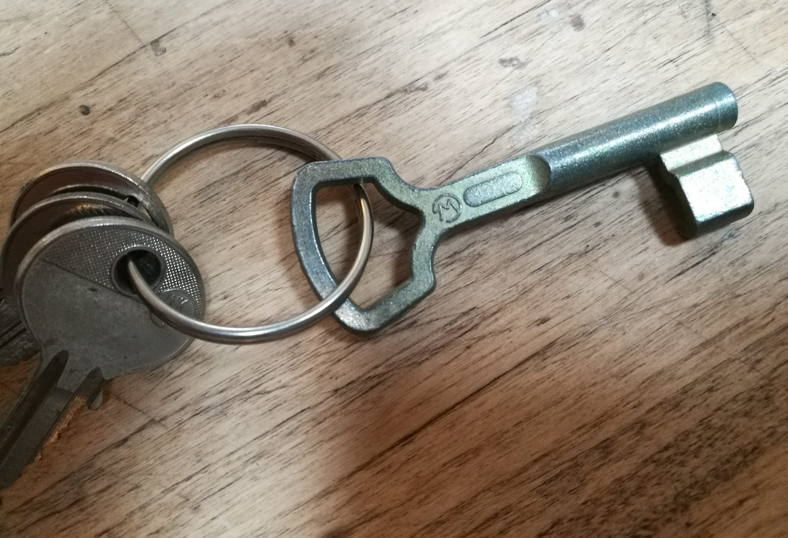 IMAGE of keys from east germany